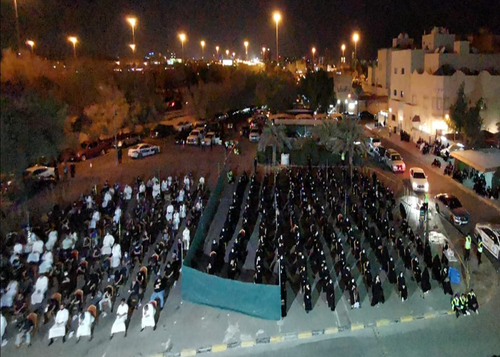 الحضور في شهر محرم 1442 خارج الحسينية مع التباعد