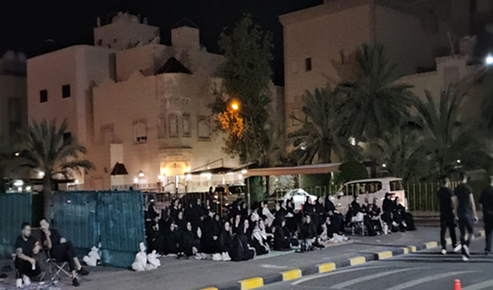 الحضور خارج الحسينية محرم 1446